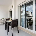 Luxury 5 Min With Balcony, Pool, Wifi, Ac, Smarttv * Portimão