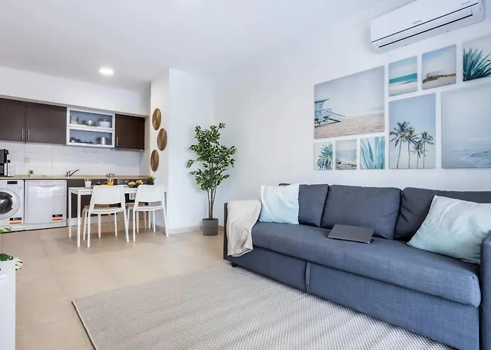 Luxury 5 Min With Balcony, Pool, Wifi, Ac, Smarttv * Portimão