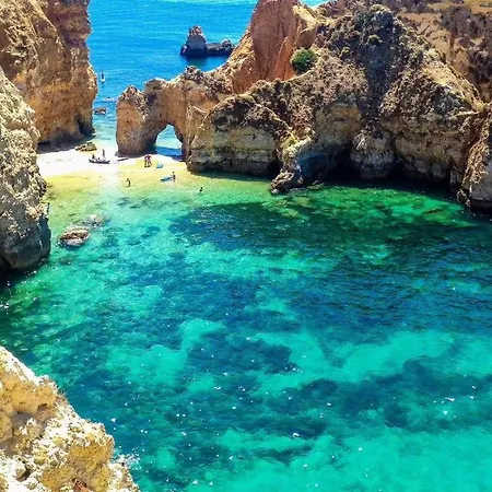 Luxury 5 Min With Balcony, Pool, Wifi, Ac, Smarttv * Portimão