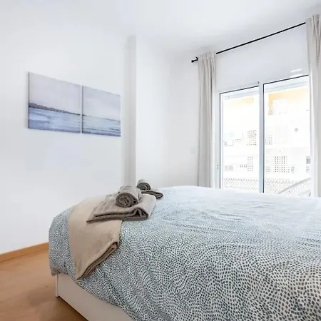 Luxury 5 Min With Balcony, Pool, Wifi, Ac, Smarttv Portimao