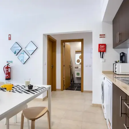 Luxury 5 Min With Balcony, Pool, Wifi, Ac, Smarttv