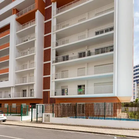 Luxury 5 Min With Balcony, Pool, Wifi, Ac, Smarttv Apartment *