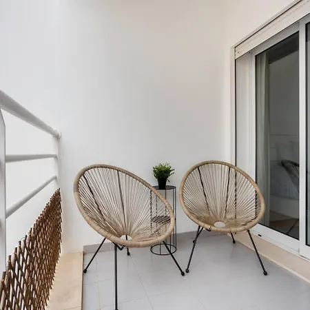 Luxury 5 Min With Balcony, Pool, Wifi, Ac, Smarttv