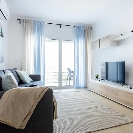 Lägenhet Luxury 5 Min With Balcony, Pool, Wifi, Ac, Smarttv