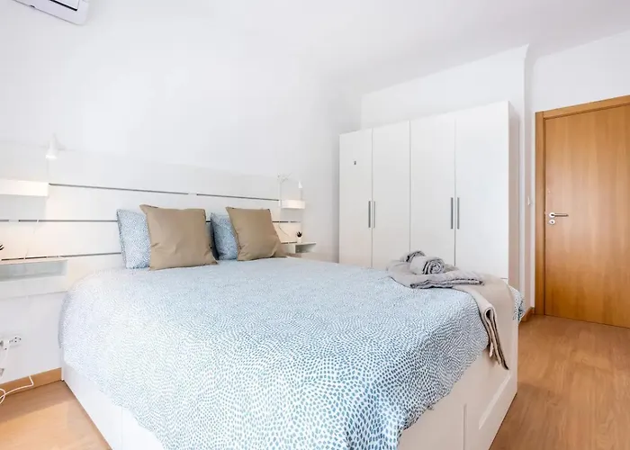 Luxury 5 Min With Balcony, Pool, Wifi, Ac, Smarttv *