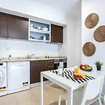 Апартаменты Luxury 5 Min With Balcony, Pool, Wifi, Ac, Smarttv *