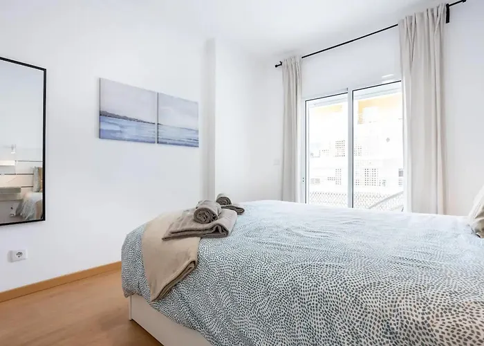 Luxury 5 Min With Balcony, Pool, Wifi, Ac, Smarttv Portimão