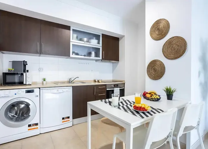 Appartement Luxury 5 Min With Balcony, Pool, Wifi, Ac, Smarttv *