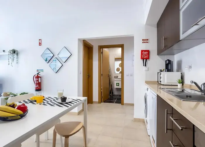 Luxury 5 Min With Balcony, Pool, Wifi, Ac, Smarttv