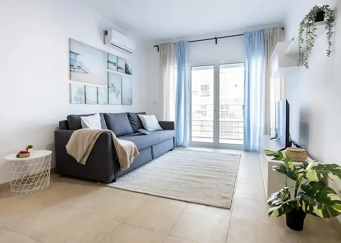 Luxury 5 Min With Balcony, Pool, Wifi, Ac, Smarttv Portimão