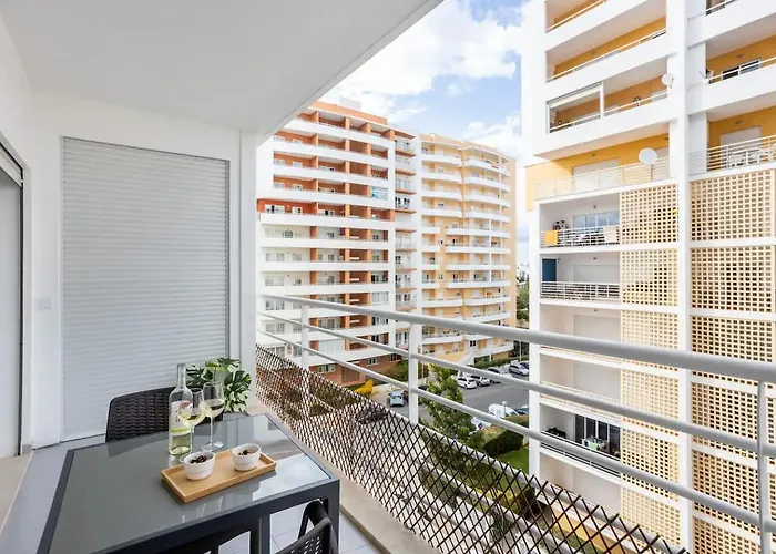 Luxury 5 Min With Balcony, Pool, Wifi, Ac, Smarttv Appartement Portimão