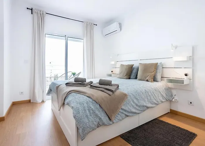 Luxury 5 Min With Balcony, Pool, Wifi, Ac, Smarttv